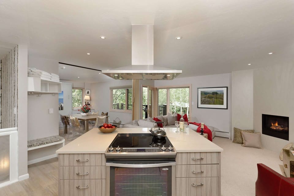 This bright and airy corner unit has a wonderful wooded feel as it is surrounded by Aspen and Spruce trees.