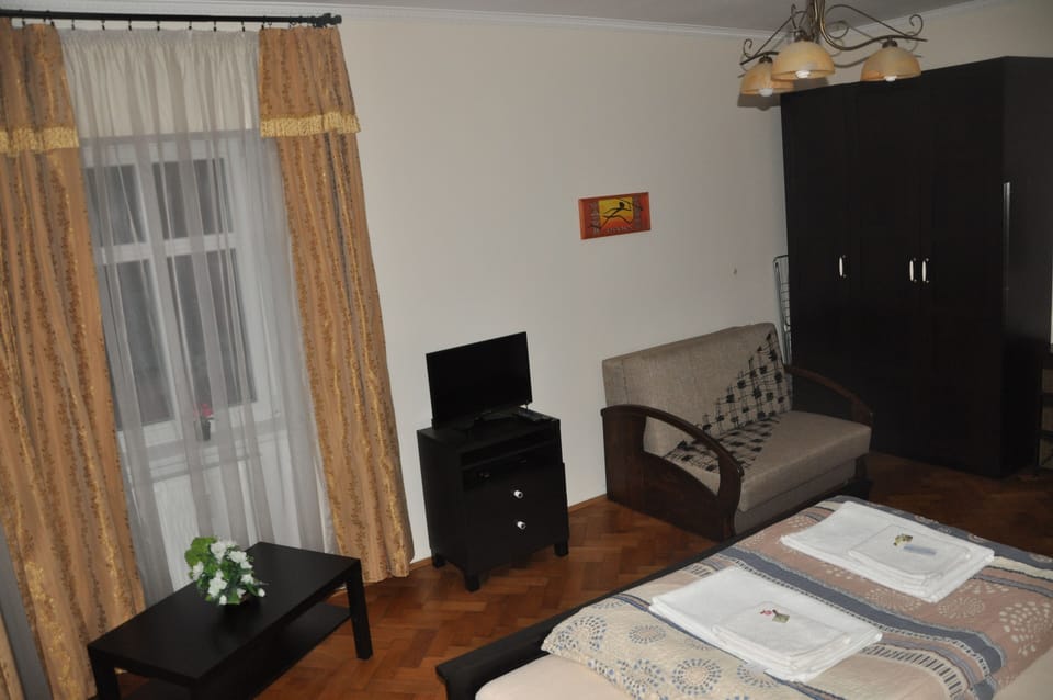 Apartment | 2 bedrooms, iron/ironing board, cribs (surcharge), WiFi (free)