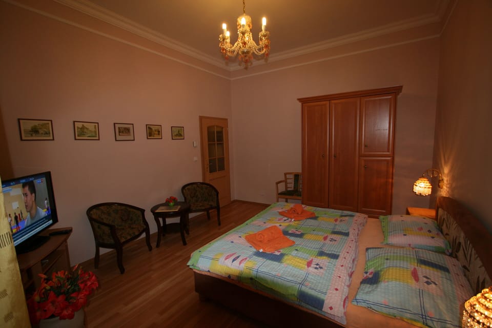 Apartment | 1 bedroom, in-room safe, blackout drapes, iron/ironing board
