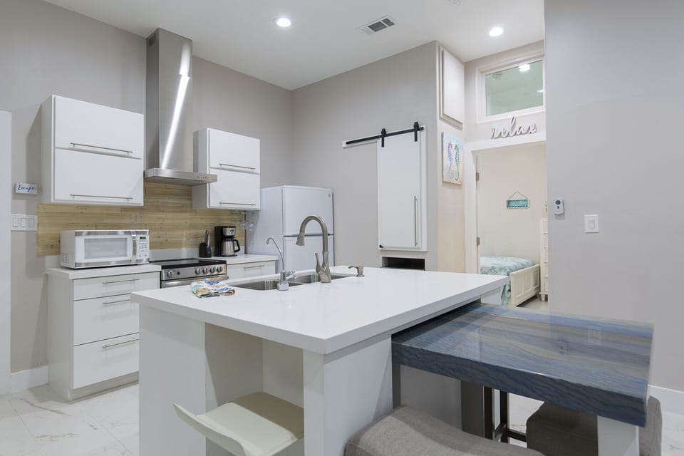 Dining Seating for 5, Conversation while cooking and eating