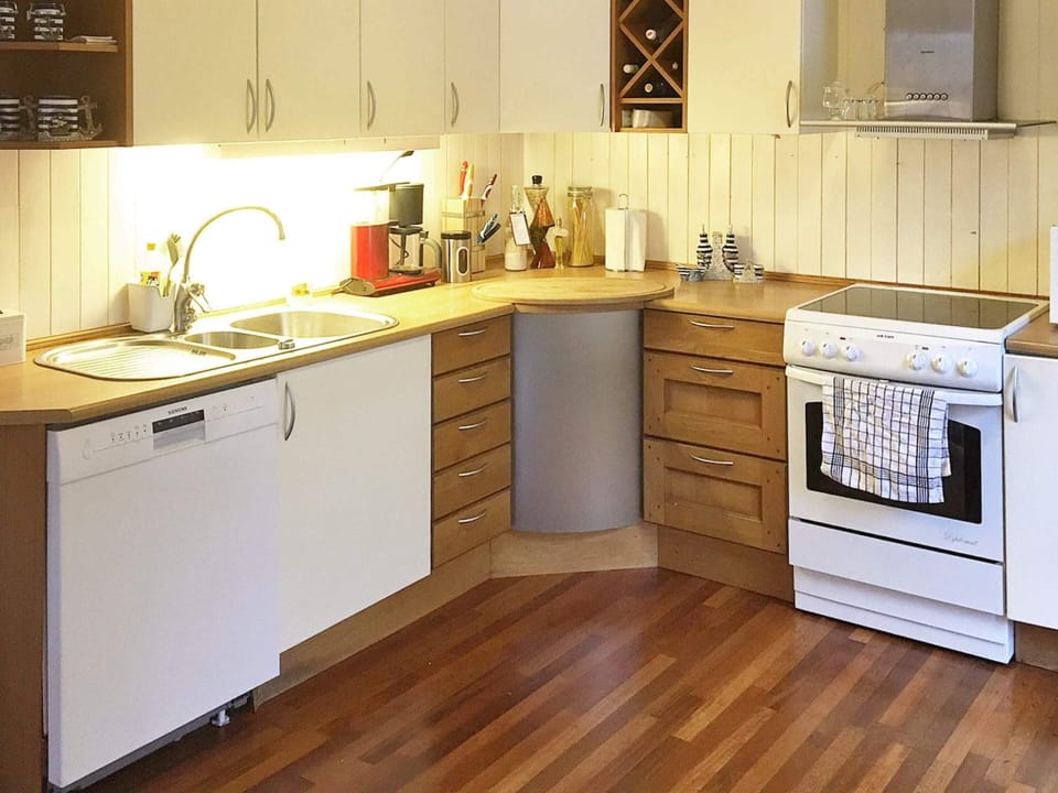 House | Private kitchen | Cookware/dishes/utensils