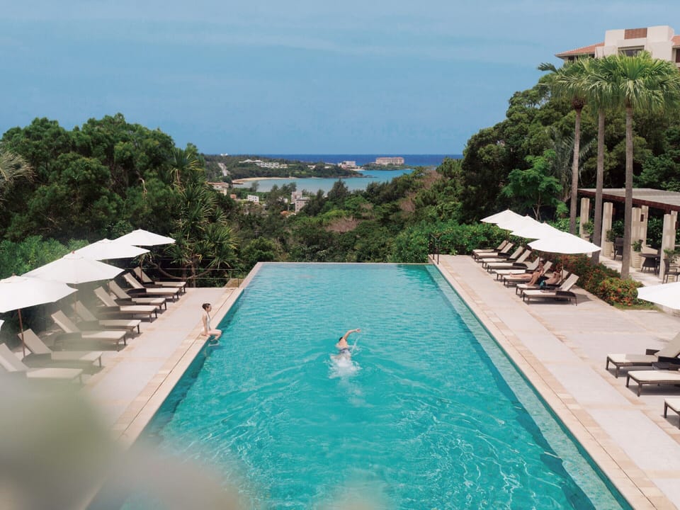 Outdoor pool, pool umbrellas, sun loungers