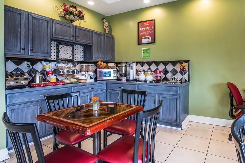 Breakfast area