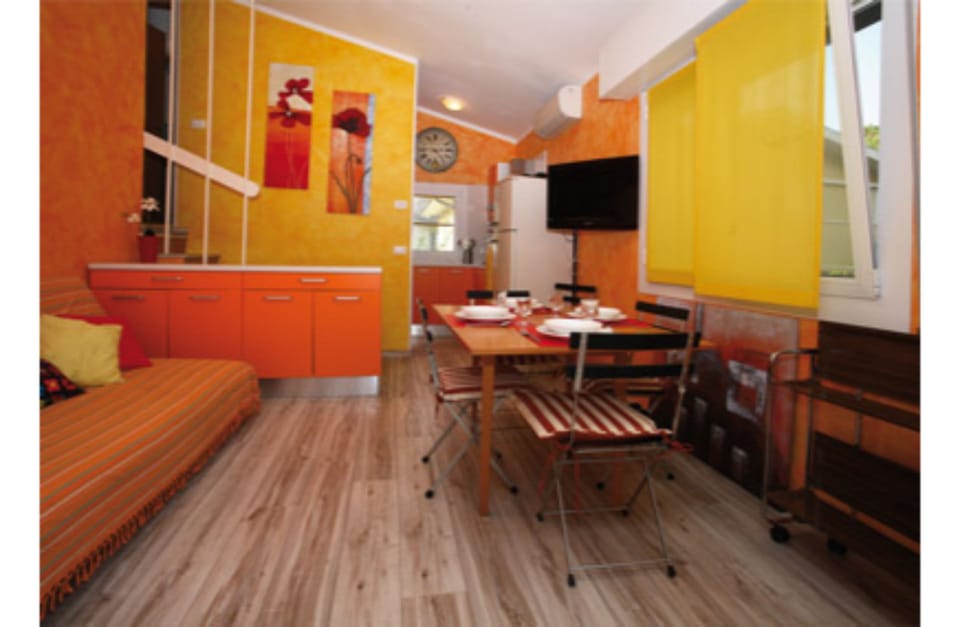 Apartment, 2 Bedrooms (20) | Living area | LCD TV