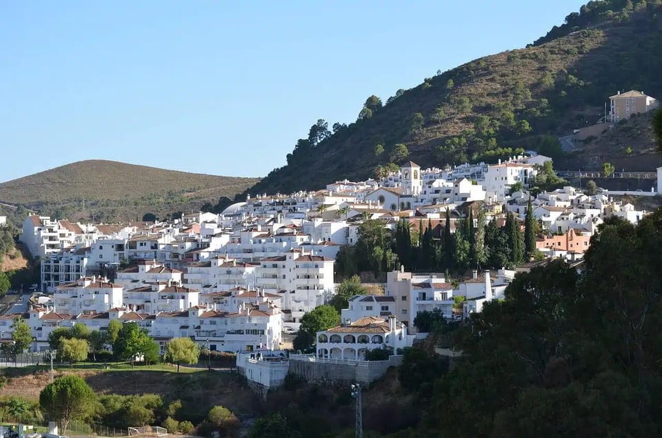 Ons wit bergdorpje benahavis 5 km. Gastronomisch dorp 
