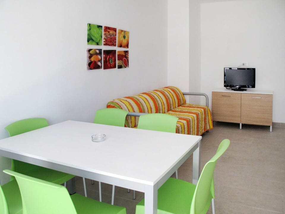Room, Furniture, Property, Green, Interior Design, Floor, Table, Wall, House, Building