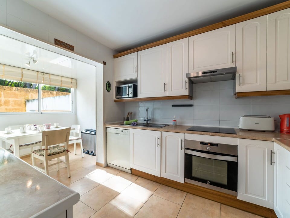 Property, Cabinetry, Room, Kitchen, Countertop, Furniture, Building, House, Interior Design, Kitchen Stove