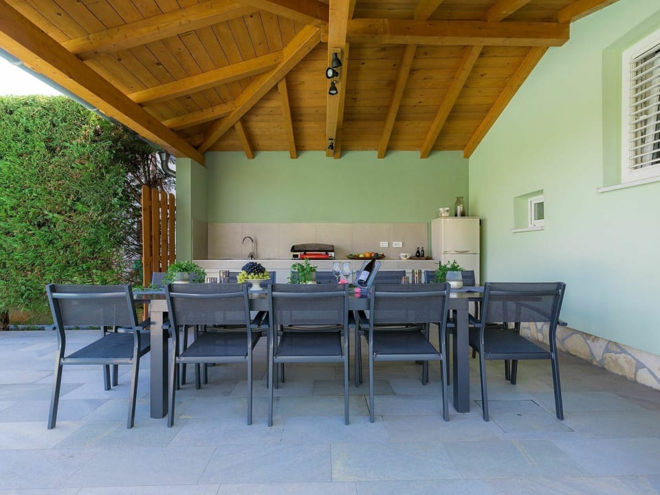Table, Furniture, Property, Window, Chair, Plant, Shade, Interior Design, Picture Frame, Wood