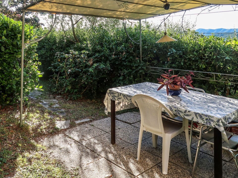 Property, Table, Outdoor Table, Furniture, Botany, Cottage, Real Estate, House, Garden, Plant Community