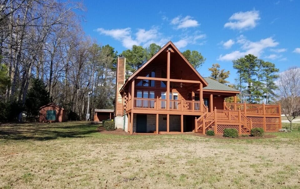 Flat yard leads to the sandy beach!