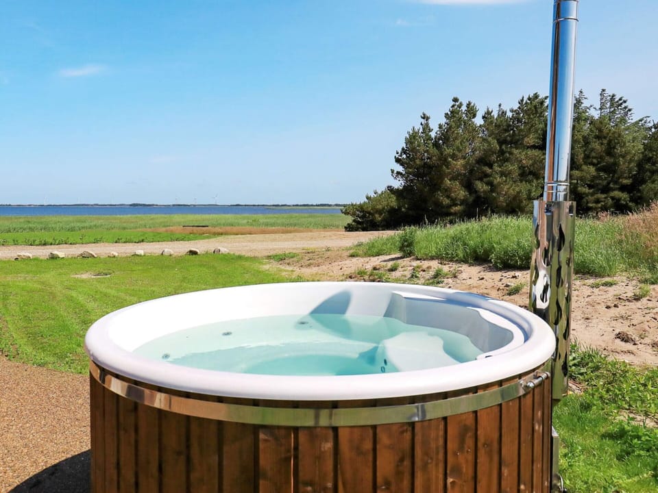 House | Outdoor spa tub