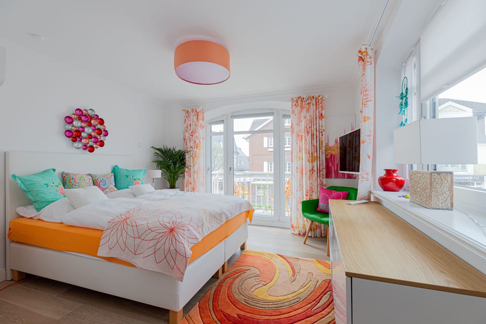 Deluxe Double Room, Balcony | Hypo-allergenic bedding, in-room safe, individually decorated, desk