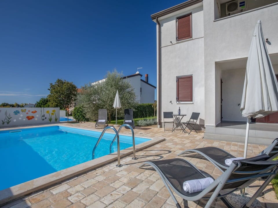 Property, Swimming Pool, House, Real Estate, Building, Home, Residential Area, Vacation, Apartment, Villa