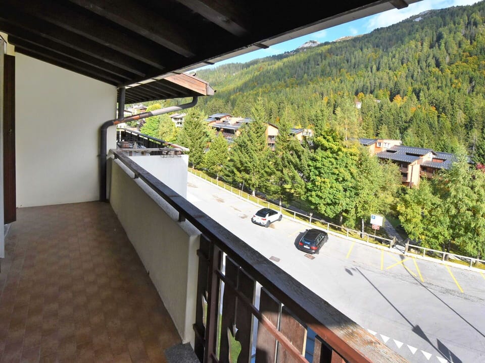 Transport, Roof, Balcony, Plant, Tree, Vehicle, Architecture, Building, House