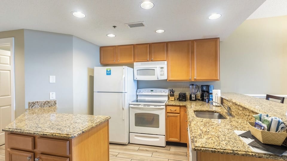 Full Kitchen • Stainless Appliances