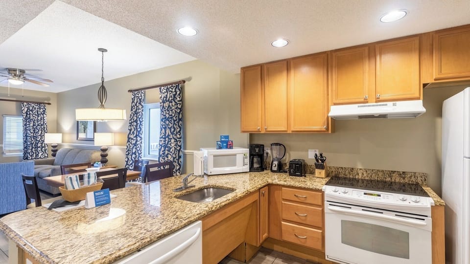 Full Kitchen • Granite Counters