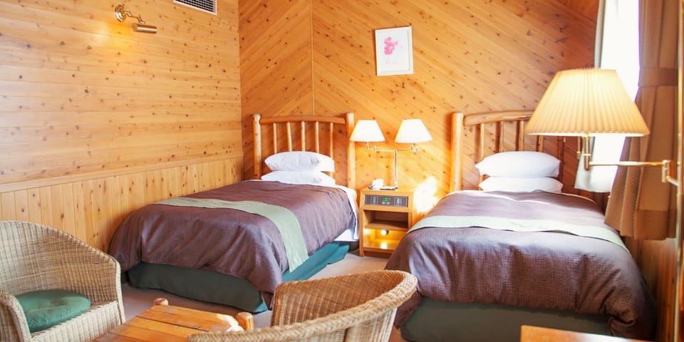 WiFi (free), bed sheets