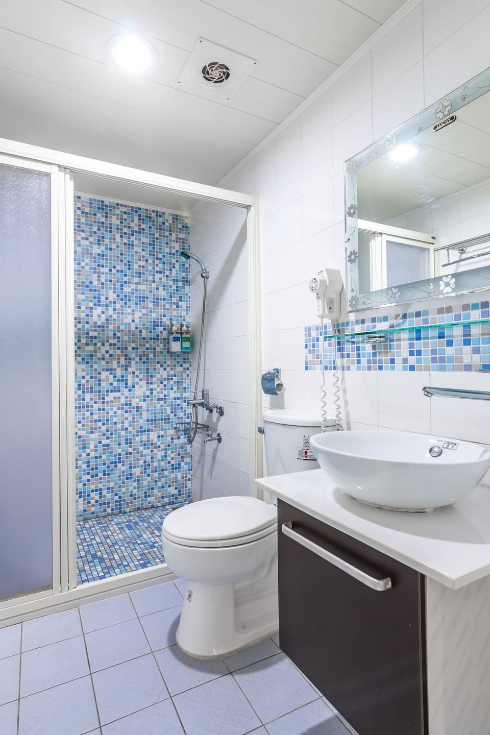 Room, Balcony, Ocean View | Bathroom | Shower, hair dryer, towels, soap