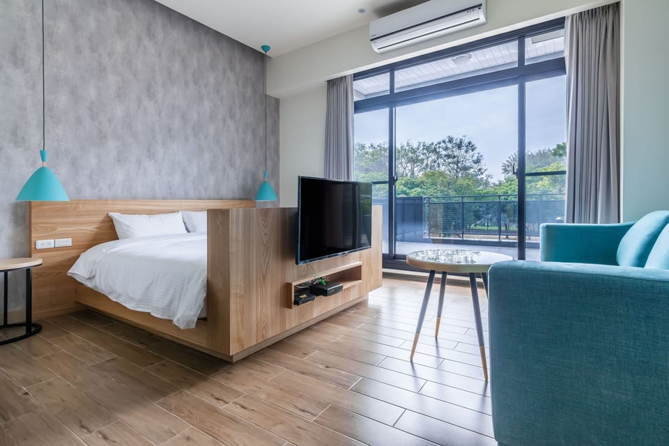 Comfort Double Room, Garden View | Minibar, desk, blackout drapes, soundproofing