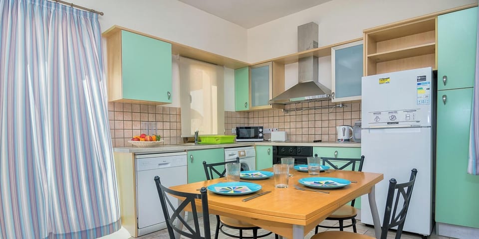 Villa, 2 Bedrooms, Smoking, Private Pool | Dining