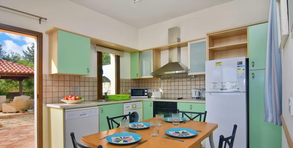 Villa, 2 Bedrooms, Smoking, Private Pool | Dining