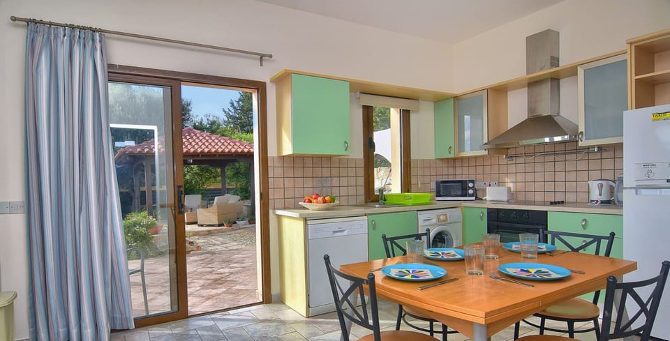 Villa, 2 Bedrooms, Smoking, Private Pool | Dining