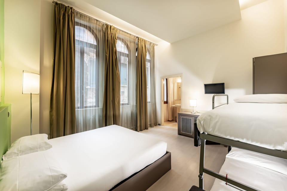 Family Apartment | Hypo-allergenic bedding available, in-room safe, laptop workspace