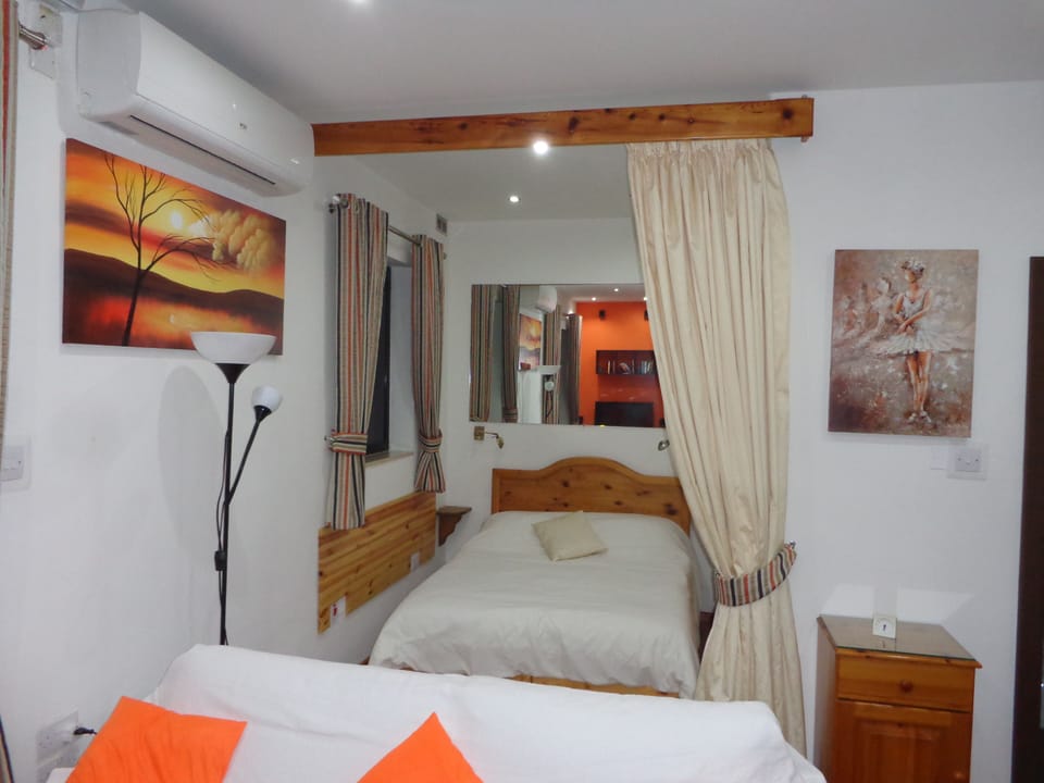 Lovely Penthouse With Private sun Terrace Between Valletta and Sliema Apartment in Malta