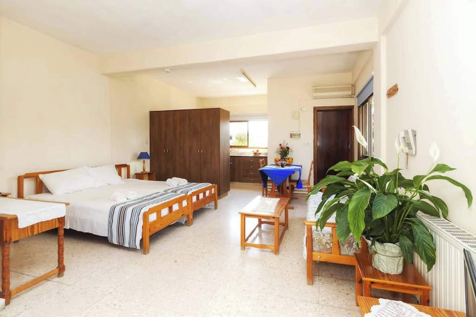 Room, Smoking, Balcony | 1 bedroom