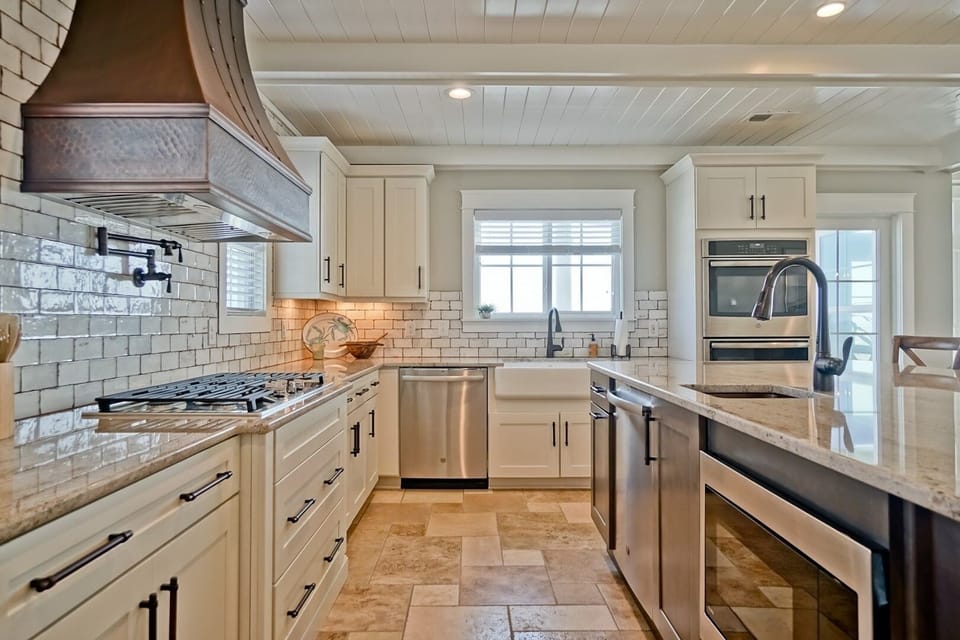 House, 6 Bedrooms | Private kitchen | Coffee/tea maker, fridge, oven, toaster