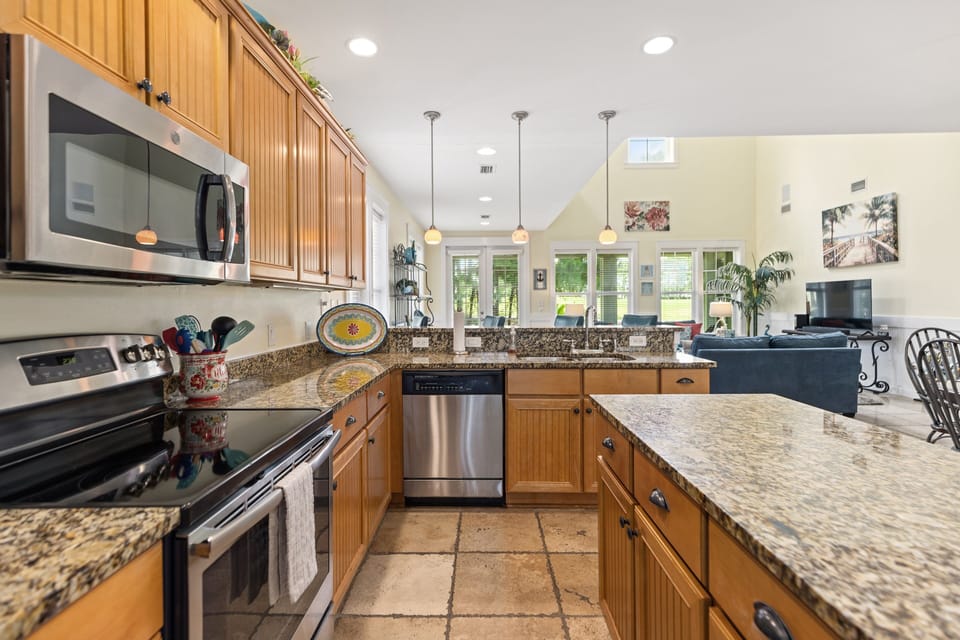 House, 3 Bedrooms | Private kitchen | Fridge, microwave, oven, dishwasher