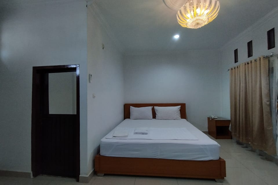Executive Room | Desk, WiFi (free), bed sheets