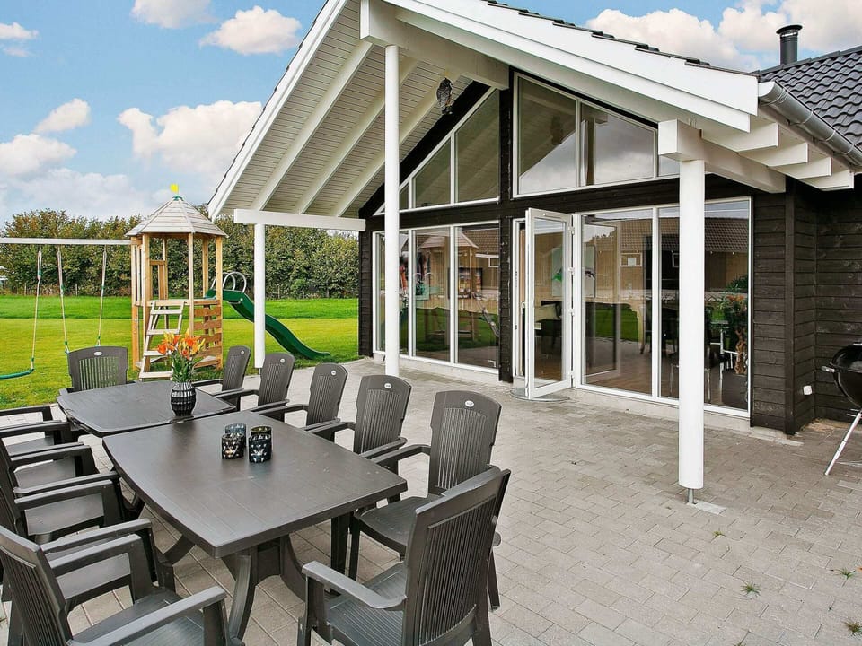 House | Outdoor dining