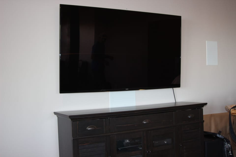 75' Samsung TV with LED Lighting