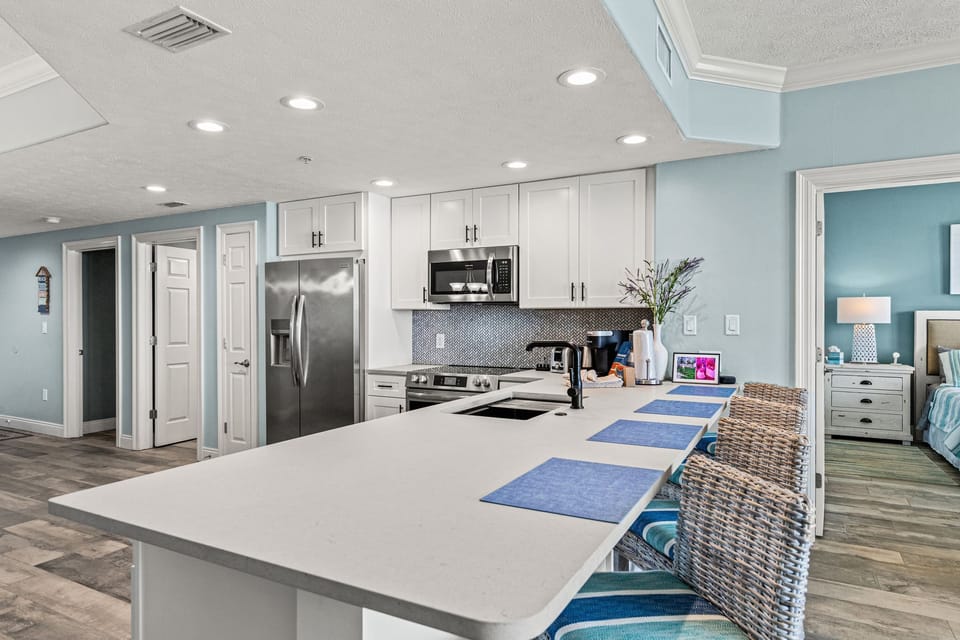 Condo, Multiple Beds, Pool Access | Private kitchen | Fridge, microwave, oven, stovetop