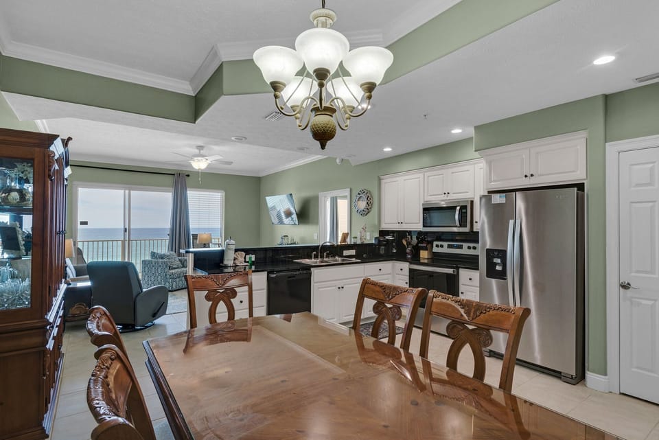 Condo, Multiple Beds, Pool Access | Dining