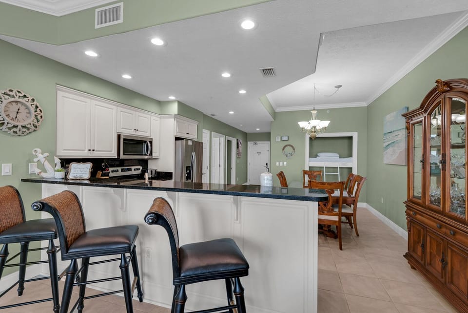 Condo, Multiple Beds, Pool Access | Private kitchen | Fridge, microwave, oven, stovetop