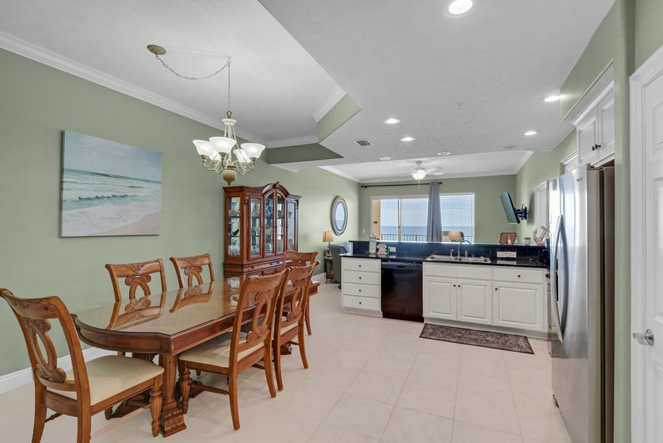 Condo, Multiple Beds, Pool Access | Dining