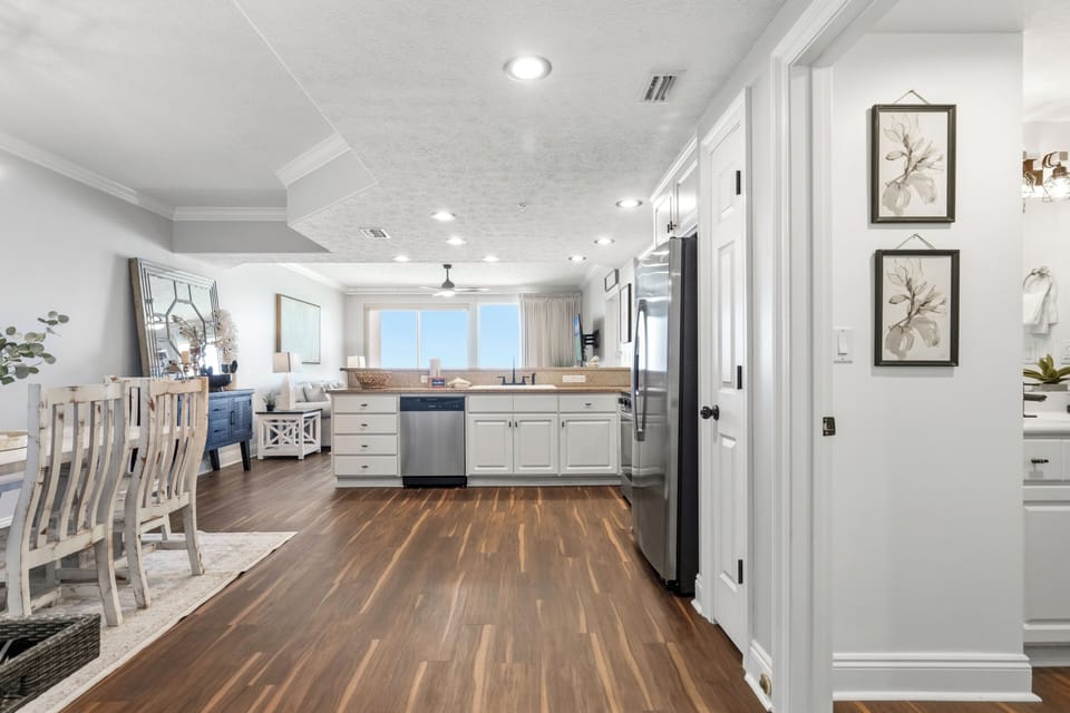 Condo, Multiple Beds, Pool Access | Private kitchen | Fridge, microwave, oven, stovetop
