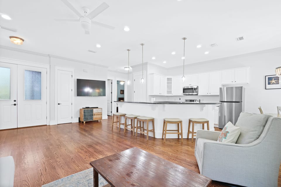 House, 3 Bedrooms | Living area | 55-inch Smart TV with cable channels, table tennis