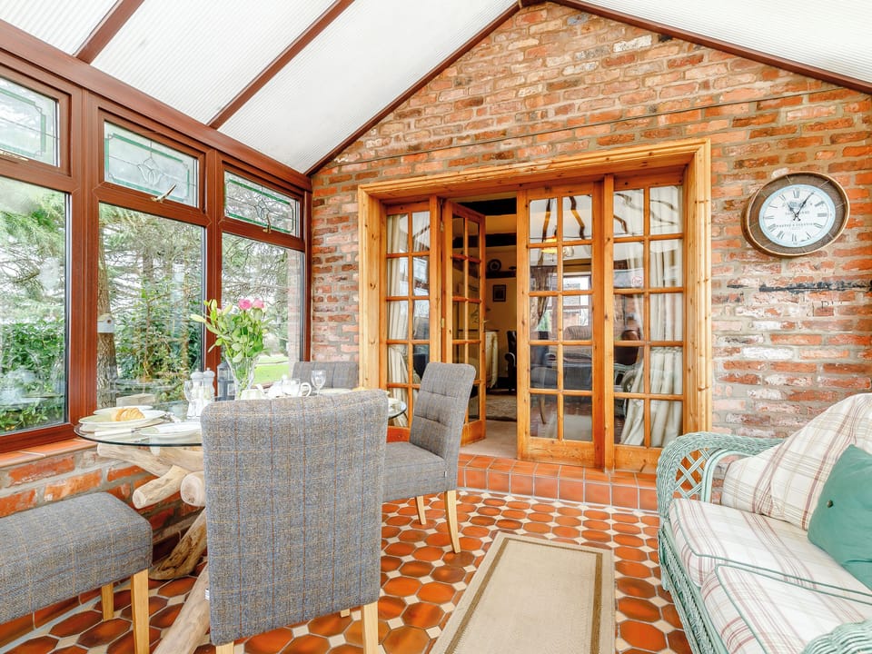 Dining room | The Pigsty - Domvilles Farm, Audley