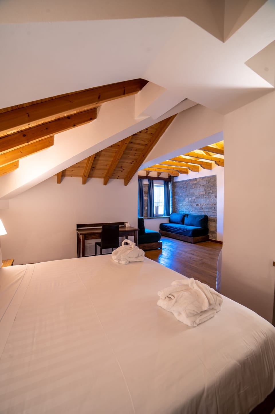 Junior Suite | Premium bedding, down comforters, Select Comfort beds, minibar