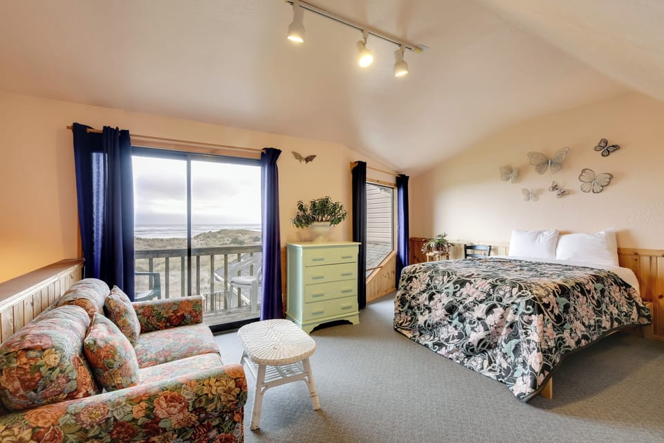 Bedroom 1 | Queen Bed | 2nd Floor