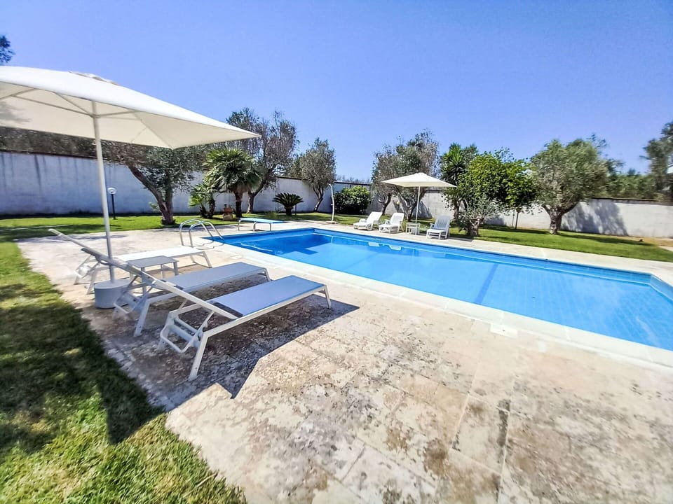 Swimming Pool, Resort, Outdoor Furniture, Furniture, Sunlounger, Landscaping, Estate, Shade, Garden, Flagstone