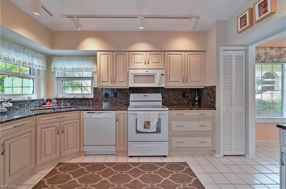 CC21040 - Fully equipped kitchen