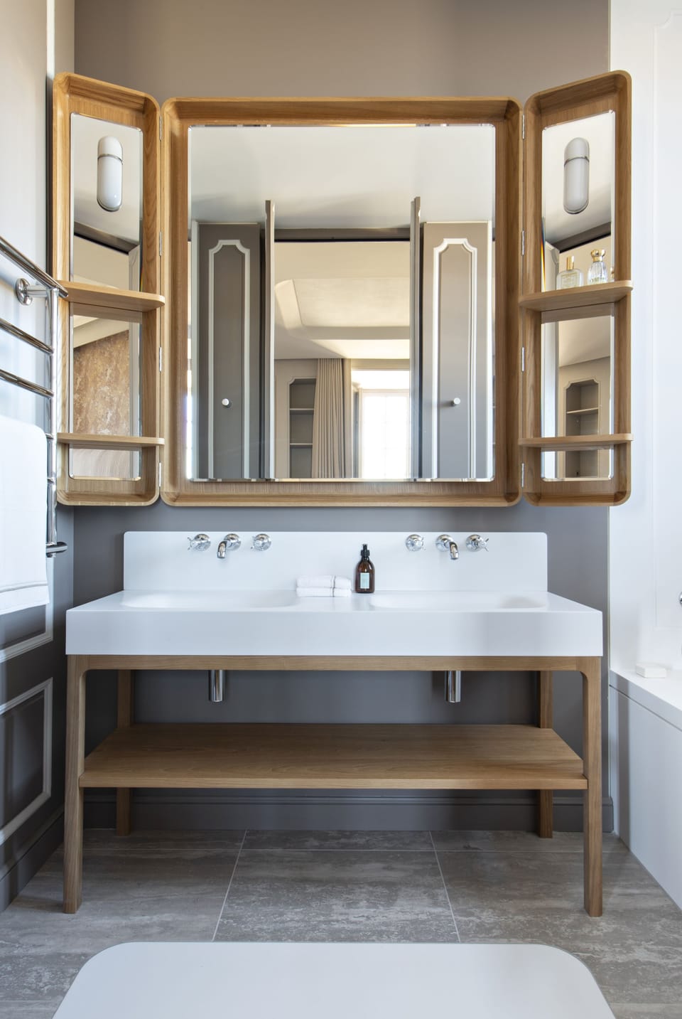Double Room (De La Cour) | Bathroom sink