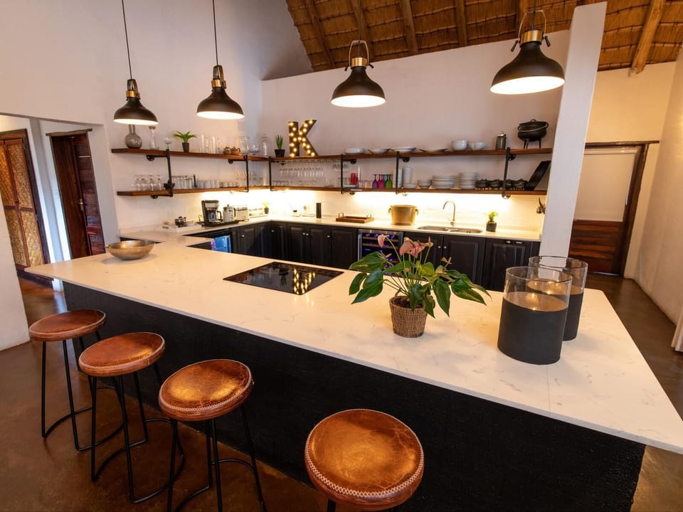 Luxury Chalet, 4 Bedrooms | Private kitchen | Electric kettle, toaster, cookware/dishes/utensils