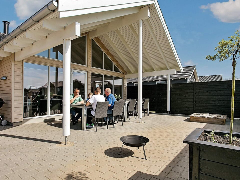 House | Outdoor dining