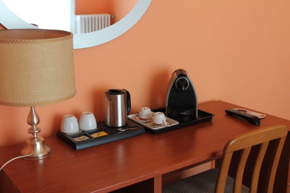Triple Room, Air conditioning, Lake View | Coffee and/or coffee maker