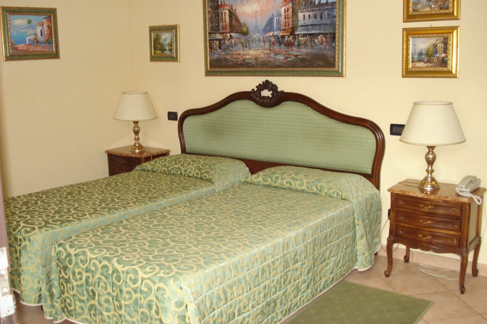 Minibar (some free items), in-room safe, desk, blackout drapes